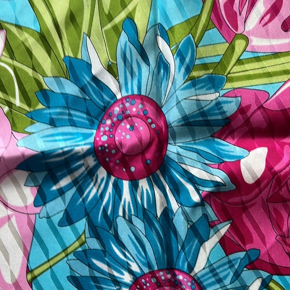 Fansy Silk Scarf Large Floral Square 🌹 - Picture 2 of 11